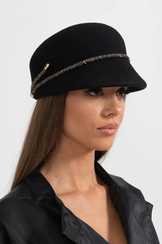 Short Brim Hat With Wrapped Detail - Burgundy